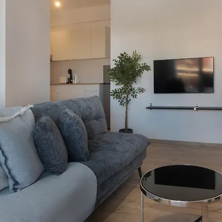 Phaedrus Living Breeze Residences Finesse 아파트