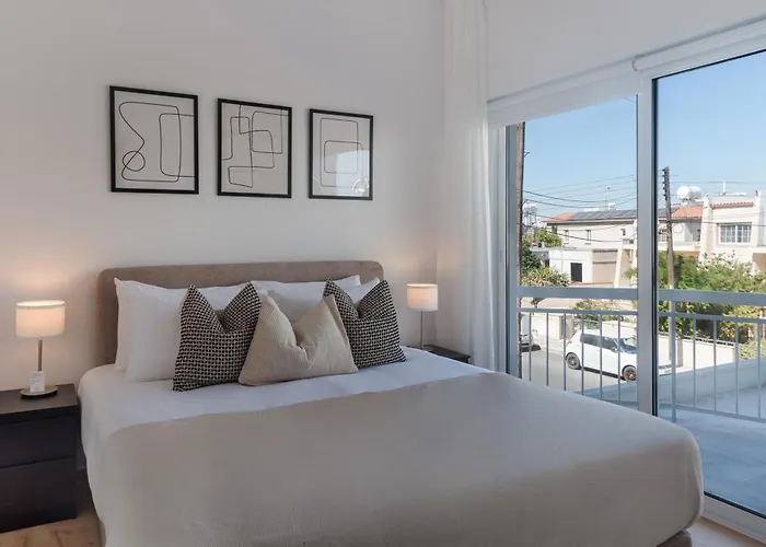 Phaedrus Living Breeze Residences Finesse * ラルナカ